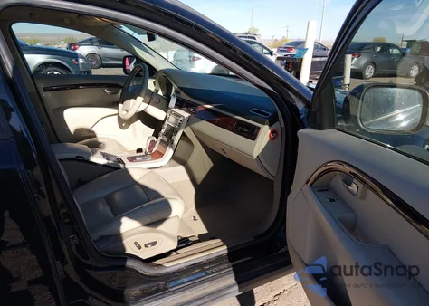 2008 Volvo Xc70 3.2 z USA, uszkodzony, nr VIN YV4BZ982181018390